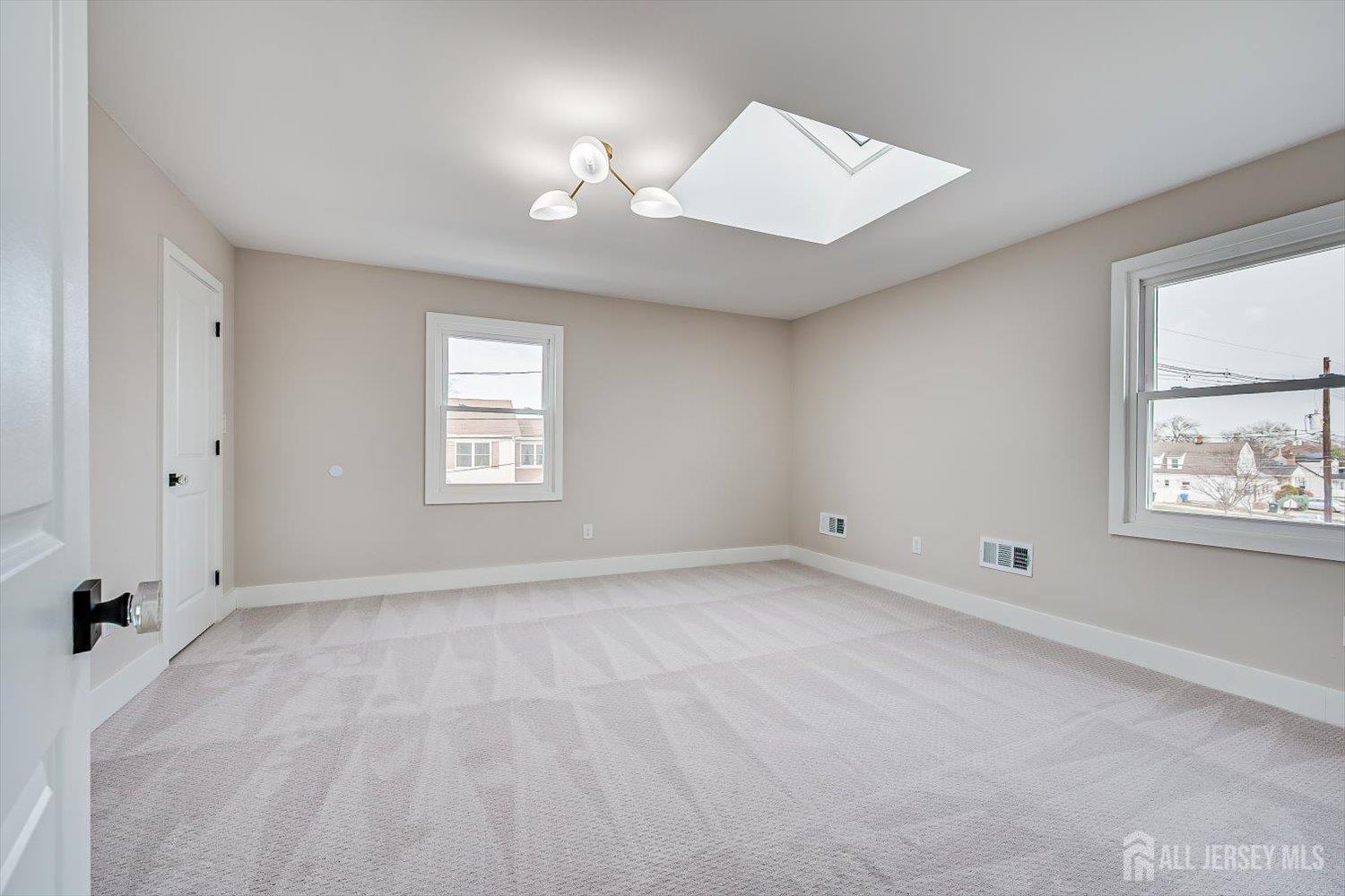 Woodbridge Proper, New Jersey 07095, United States, 3 Bedrooms Bedrooms, ,2 BathroomsBathrooms,Residential,Active,253173