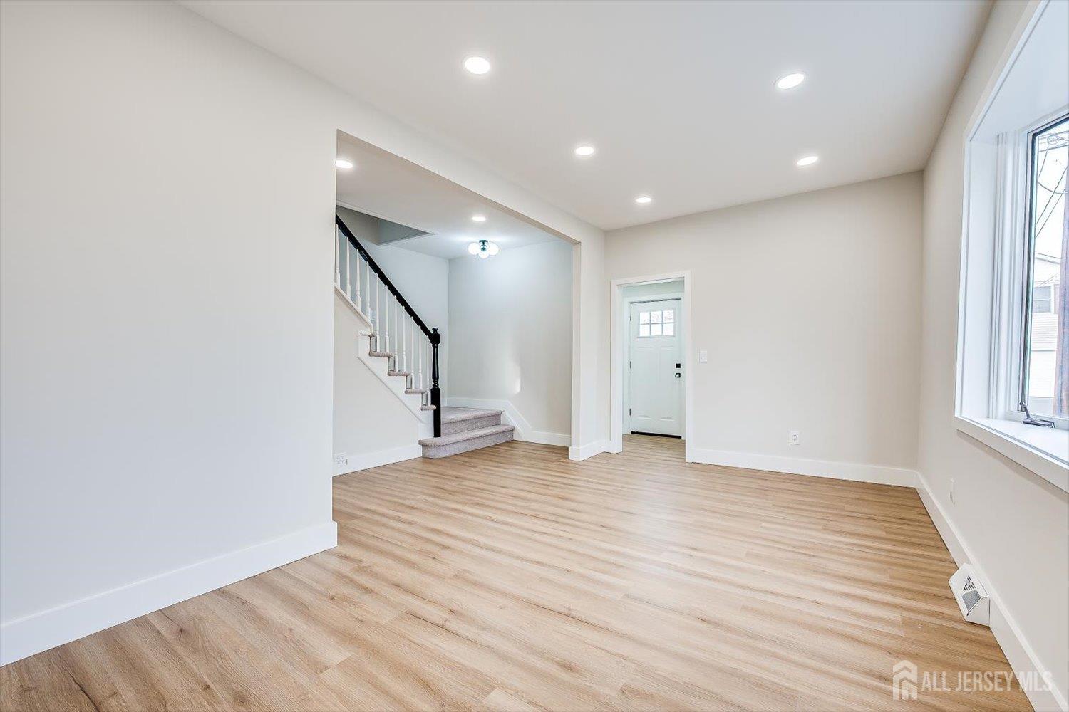 Woodbridge Proper, New Jersey 07095, United States, 3 Bedrooms Bedrooms, ,2 BathroomsBathrooms,Residential,Active,253173