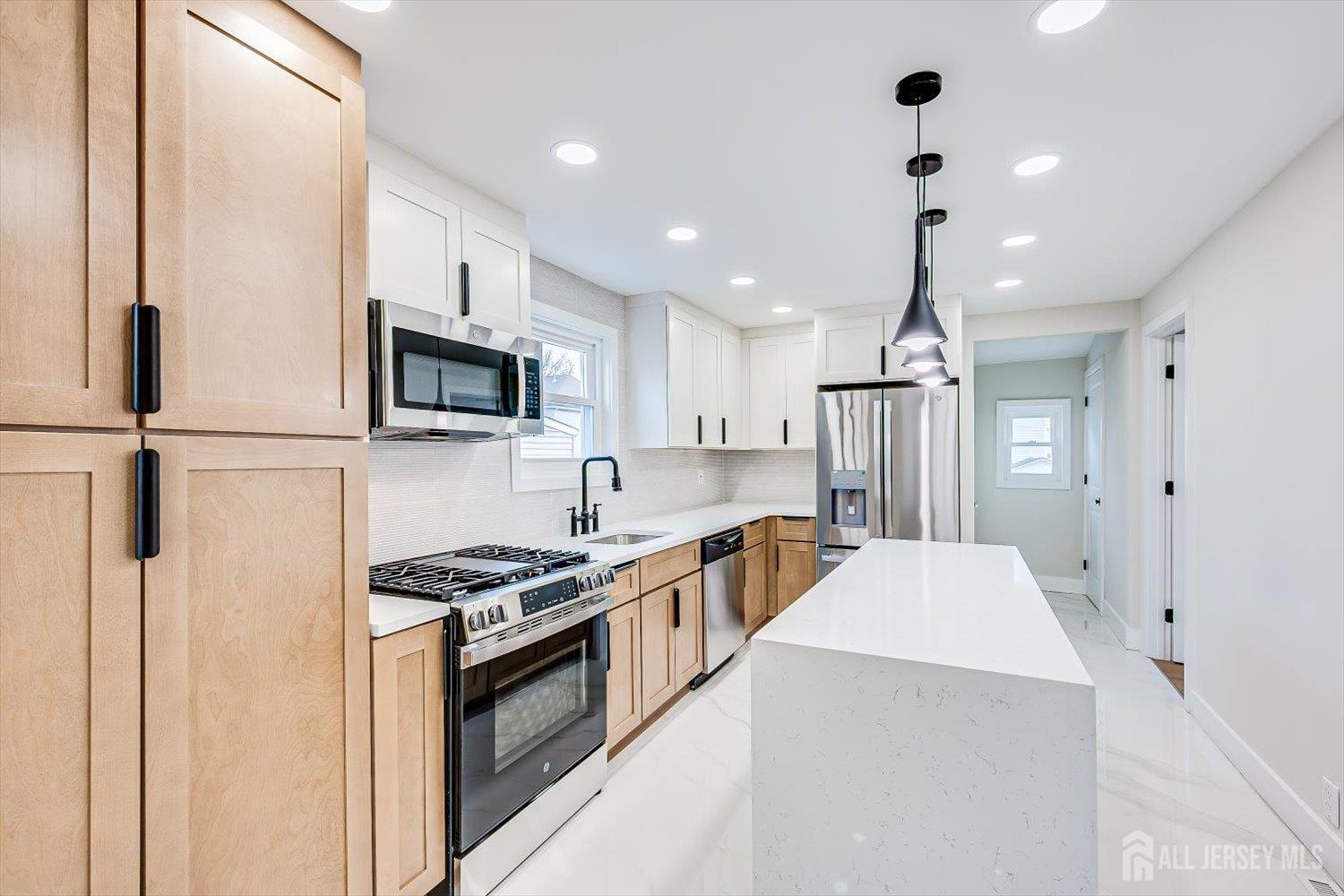 Woodbridge Proper, New Jersey 07095, United States, 3 Bedrooms Bedrooms, ,2 BathroomsBathrooms,Residential,Active,253173