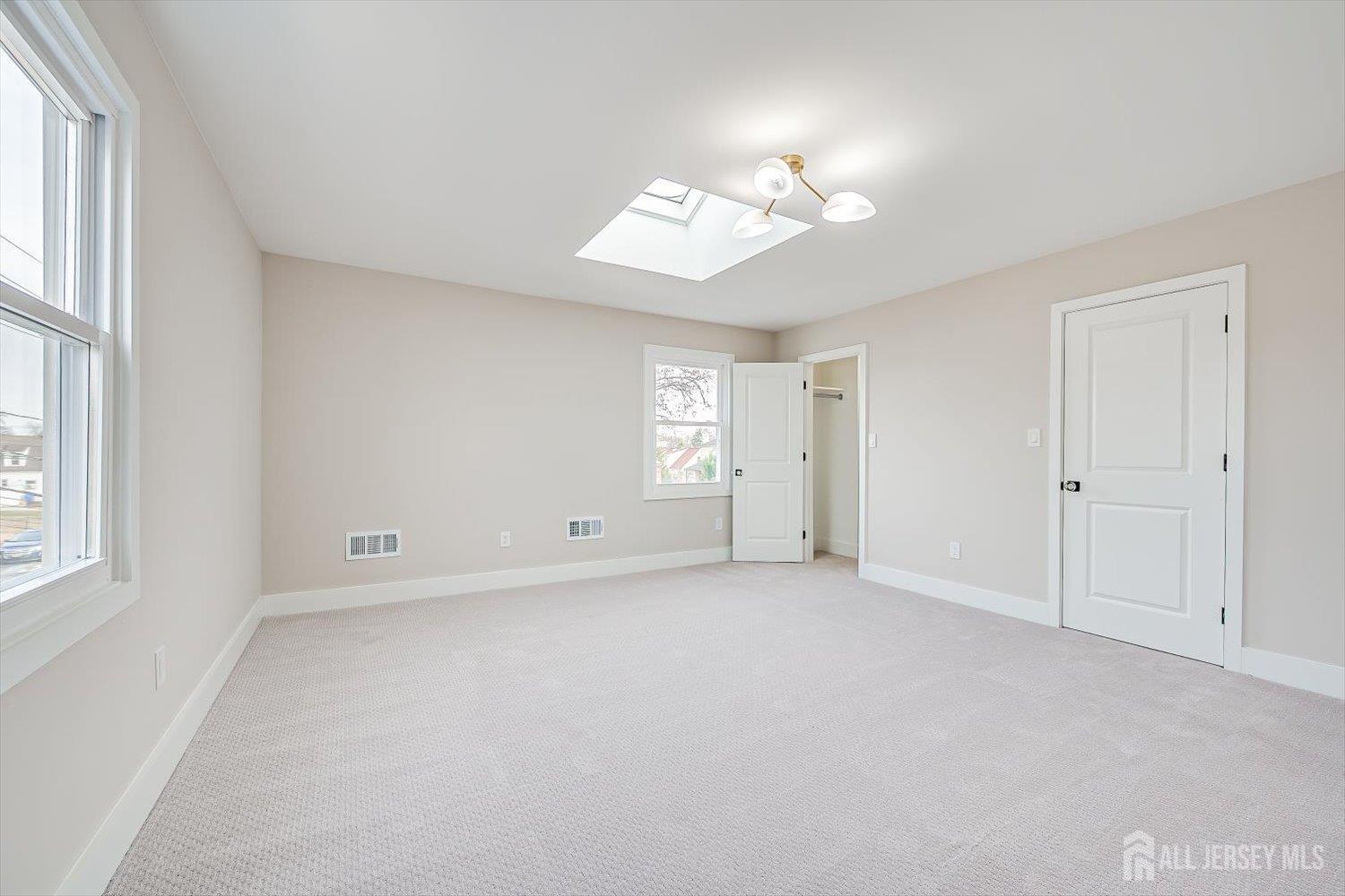 Woodbridge Proper, New Jersey 07095, United States, 3 Bedrooms Bedrooms, ,2 BathroomsBathrooms,Residential,Active,253173