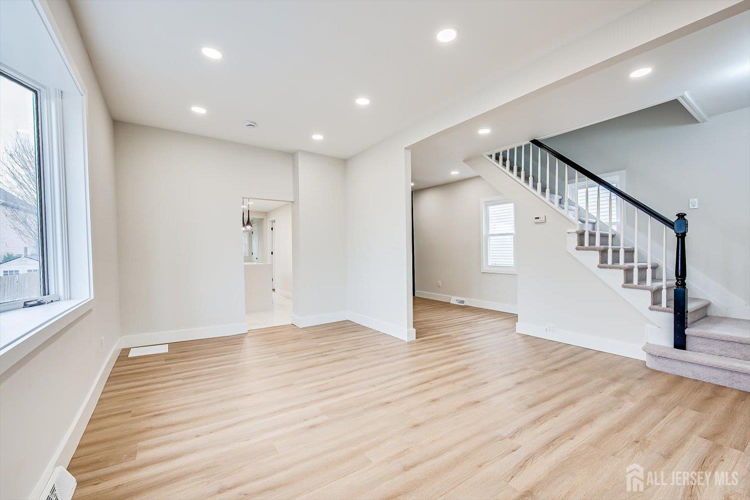 Woodbridge Proper, New Jersey 07095, United States, 3 Bedrooms Bedrooms, ,2 BathroomsBathrooms,Residential,Active,253173