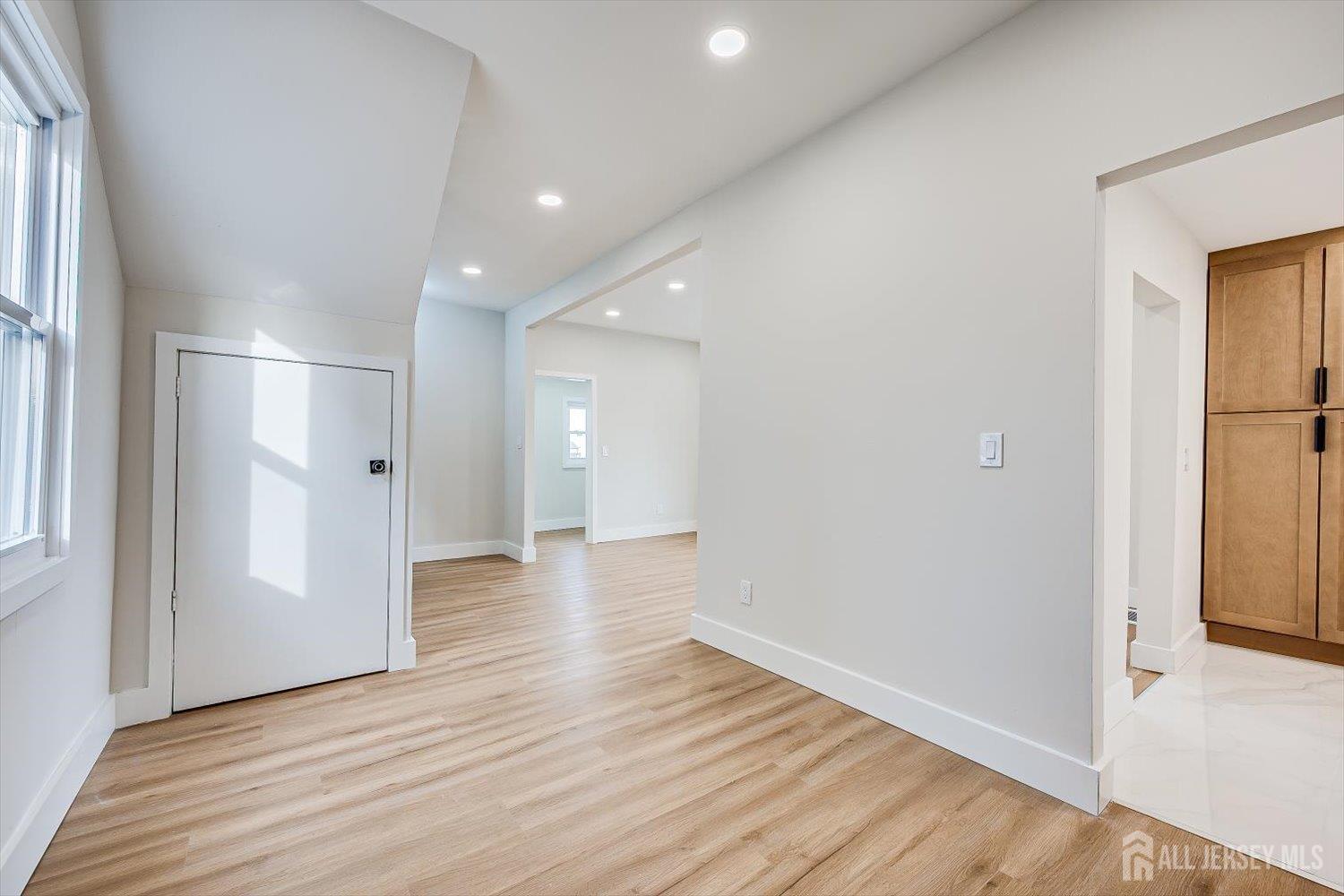 Woodbridge Proper, New Jersey 07095, United States, 3 Bedrooms Bedrooms, ,2 BathroomsBathrooms,Residential,Active,253173