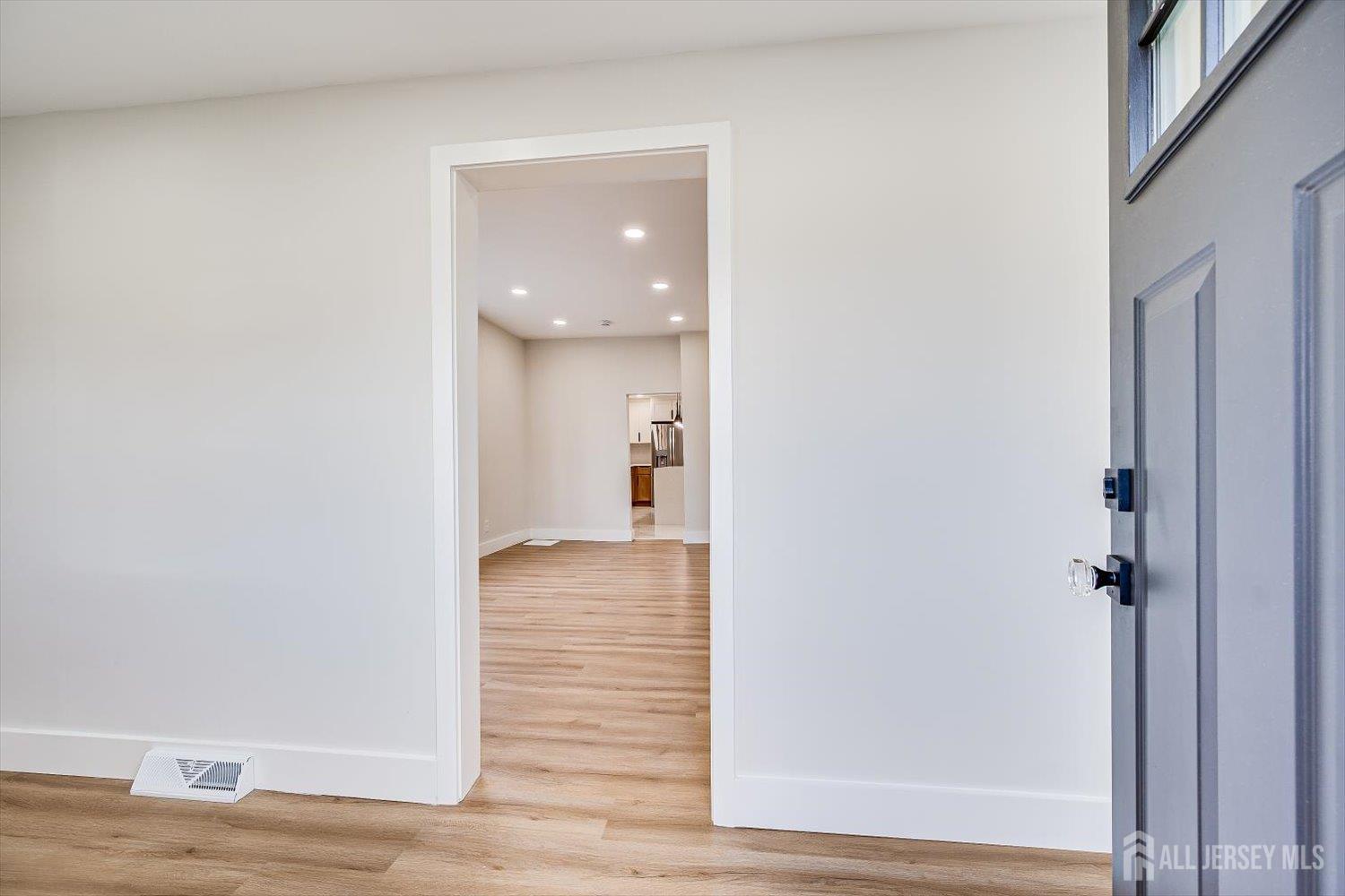 Woodbridge Proper, New Jersey 07095, United States, 3 Bedrooms Bedrooms, ,2 BathroomsBathrooms,Residential,Active,253173