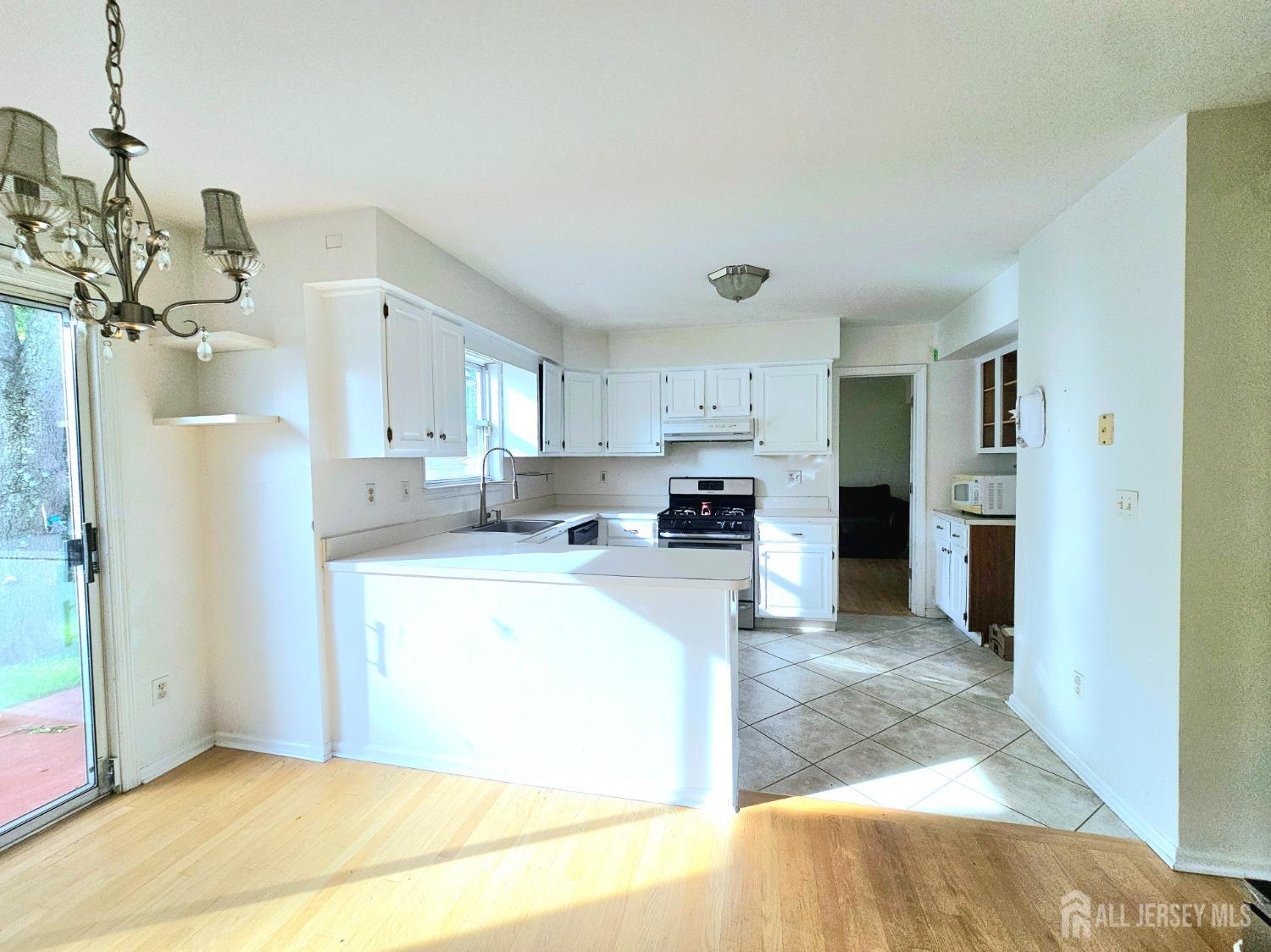 53 Perilli Drive, Hamilton, New Jersey image 8