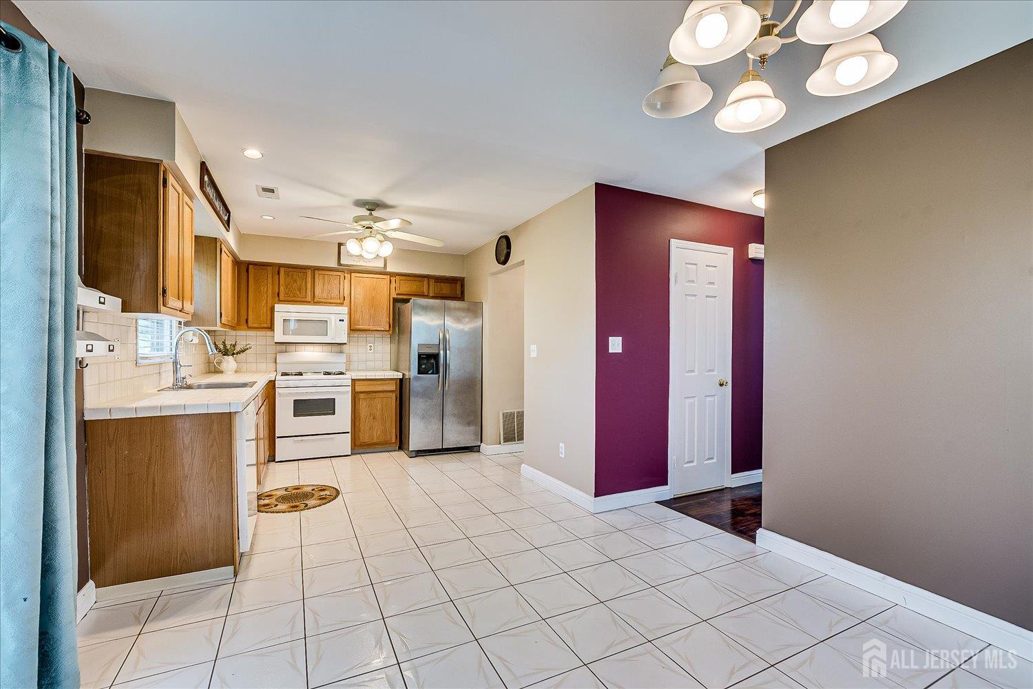 7 Heather Way, Sayreville, New Jersey image 10