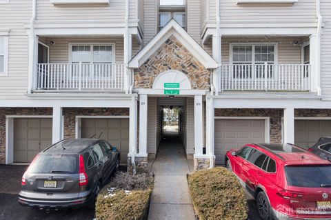 Condo For Sale - 85 Inverness Drive<br/> Edison, NJ 08820