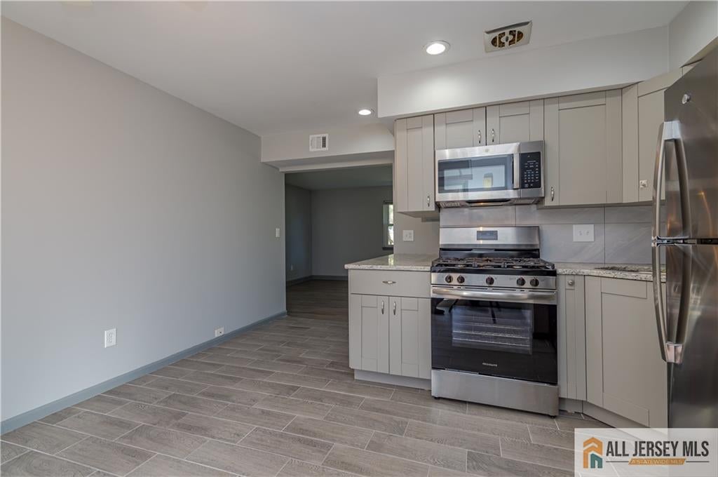 27 Judson Street 15A