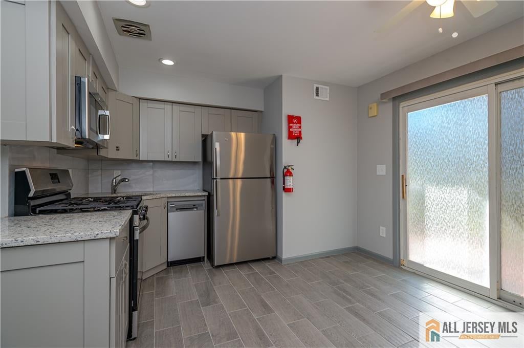 27 Judson Street 15A