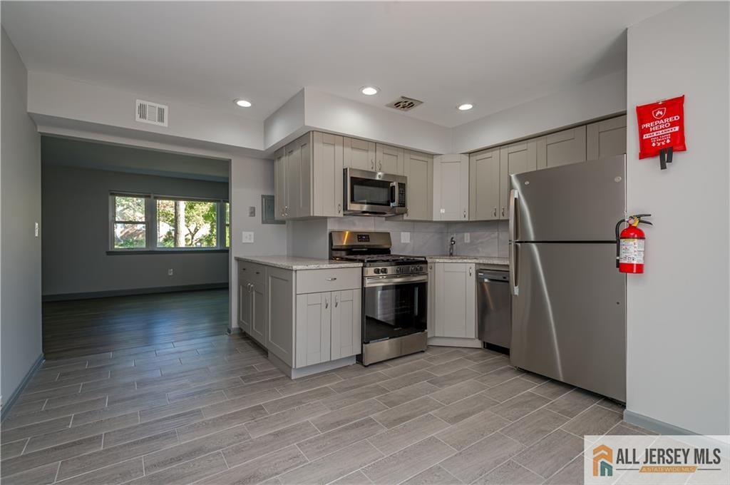 27 Judson Street 15A