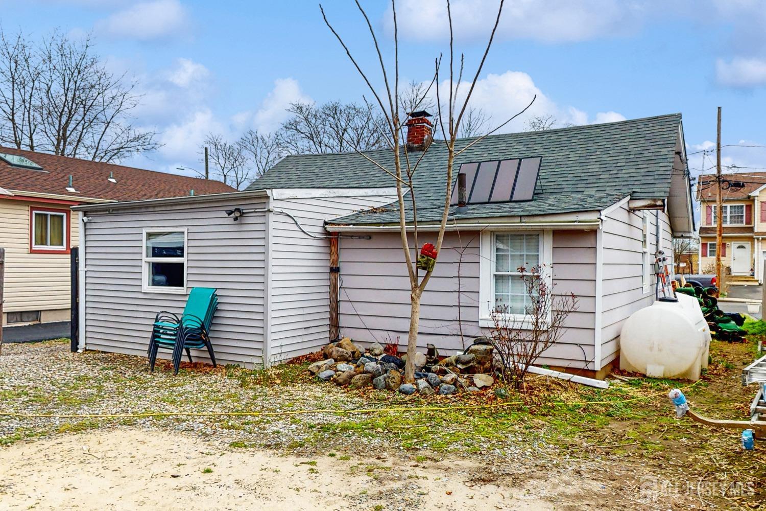 Manville, New Jersey 08835, United States, 3 Bedrooms Bedrooms, ,1 BathroomBathrooms,Residential,Pending,183058