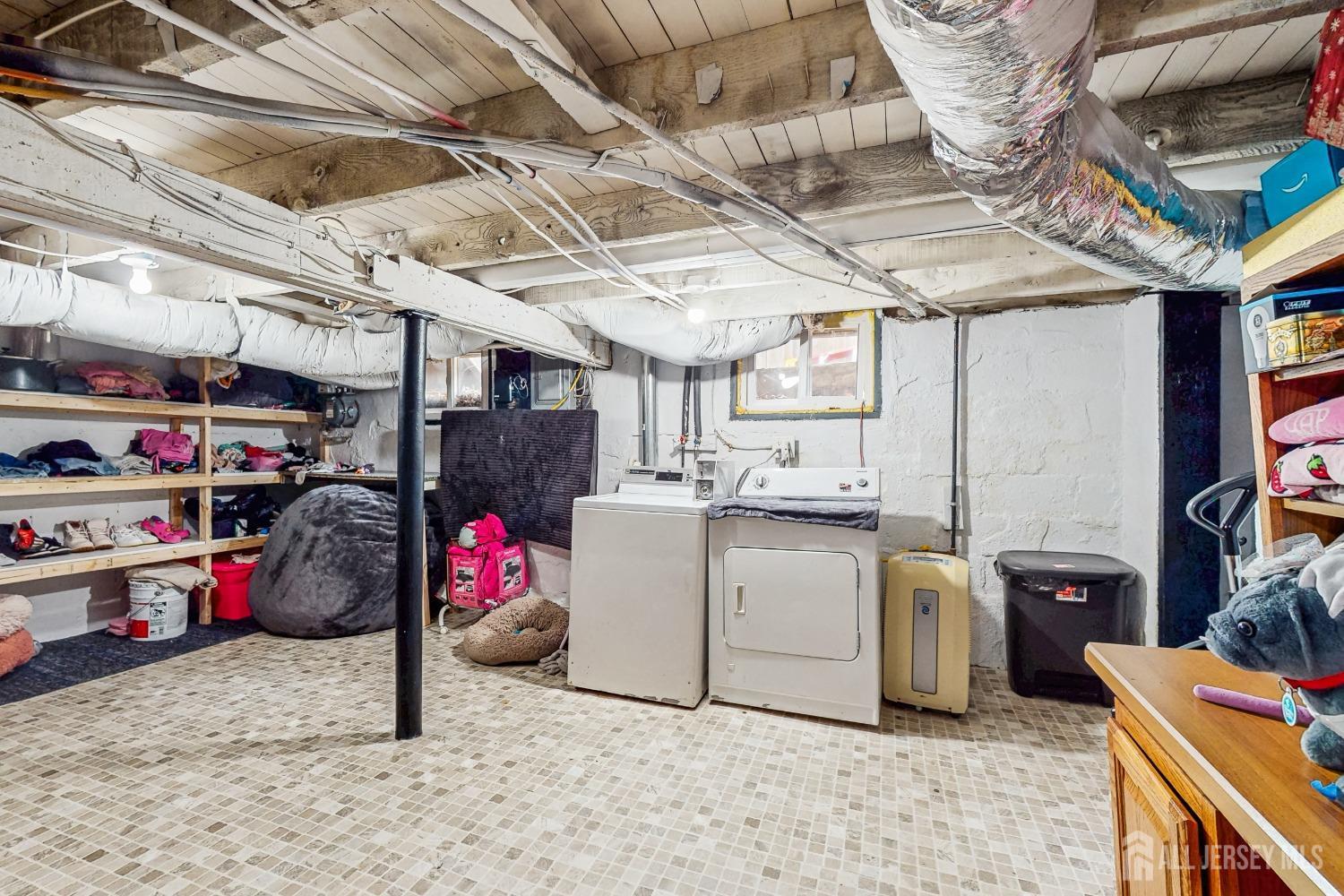 Manville, New Jersey 08835, United States, 3 Bedrooms Bedrooms, ,1 BathroomBathrooms,Residential,Pending,183058