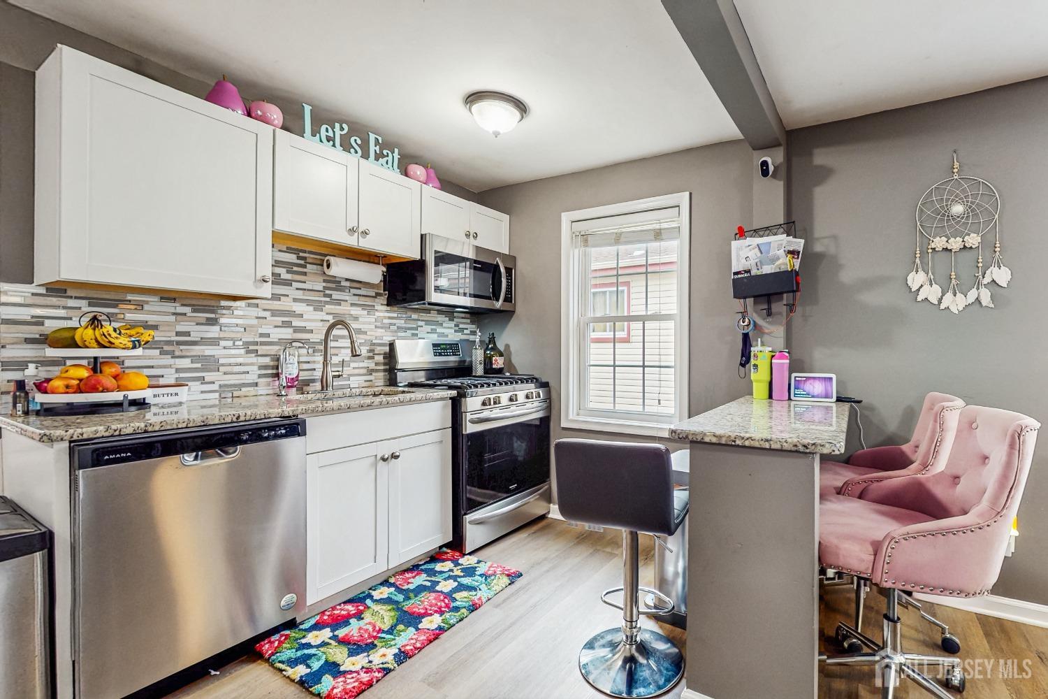 Manville, New Jersey 08835, United States, 3 Bedrooms Bedrooms, ,1 BathroomBathrooms,Residential,Pending,183058