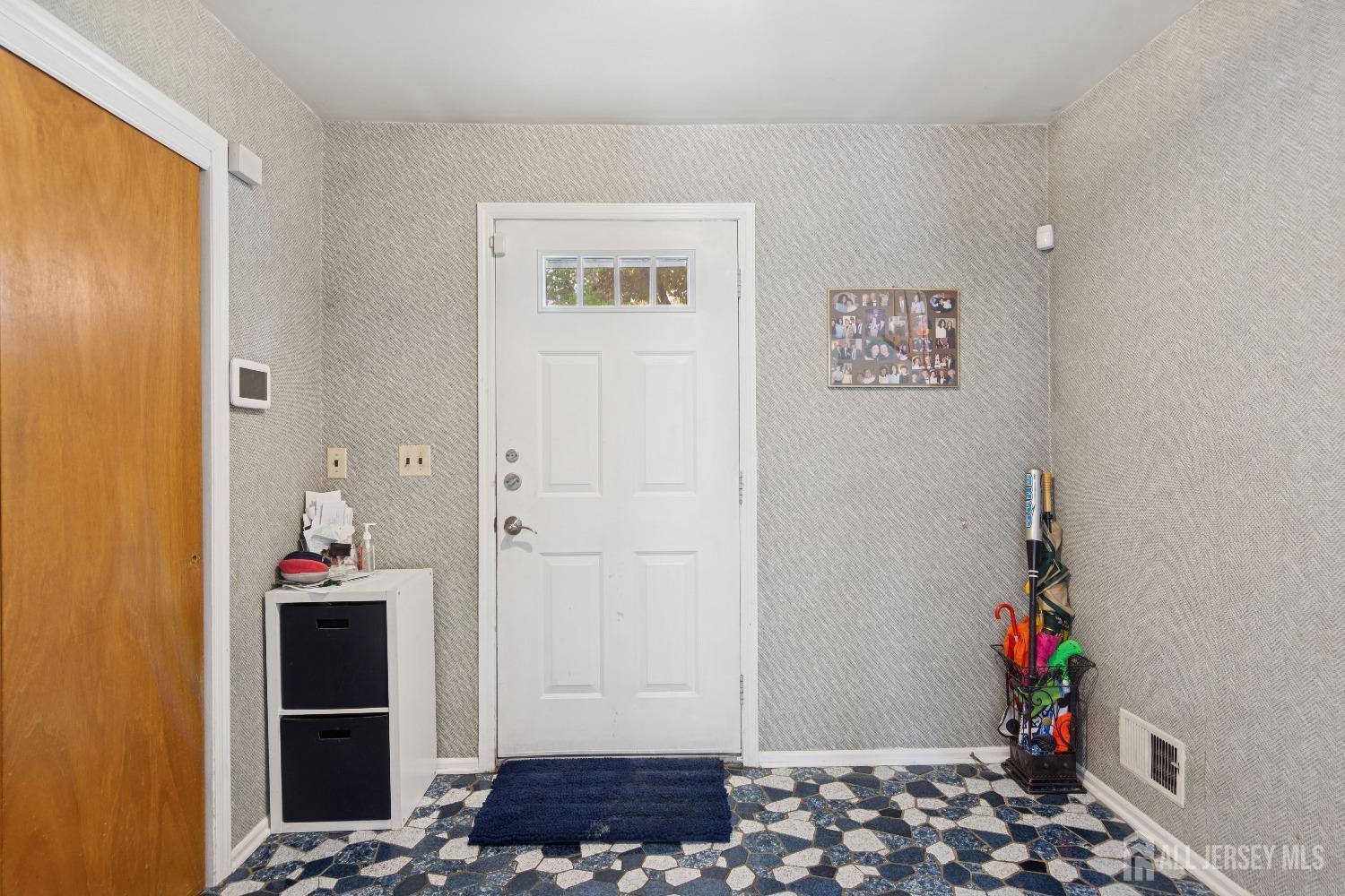13 Edgemount Road, Edison, New Jersey image 3