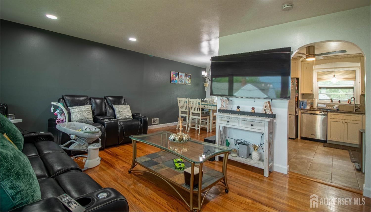 11 Monush Street, South River, New Jersey image 4