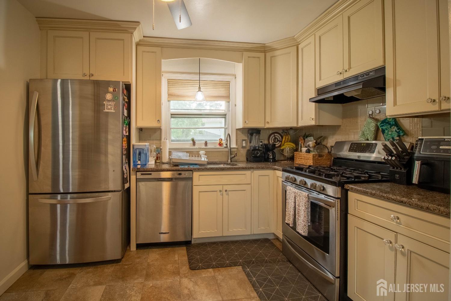 11 Monush Street, South River, New Jersey image 10