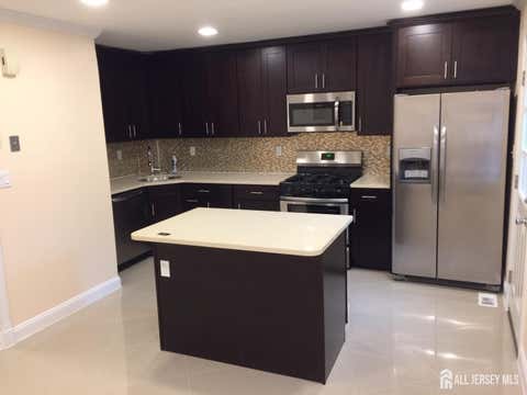 Homes For Rent - 1 Mochen Court<br/> Sayreville, NJ 08872