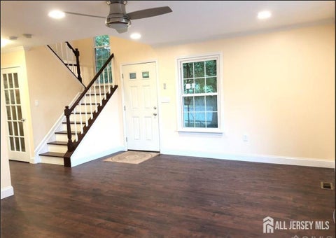 Homes For Rent - 1 Mochen Court<br/> Sayreville, NJ 08872