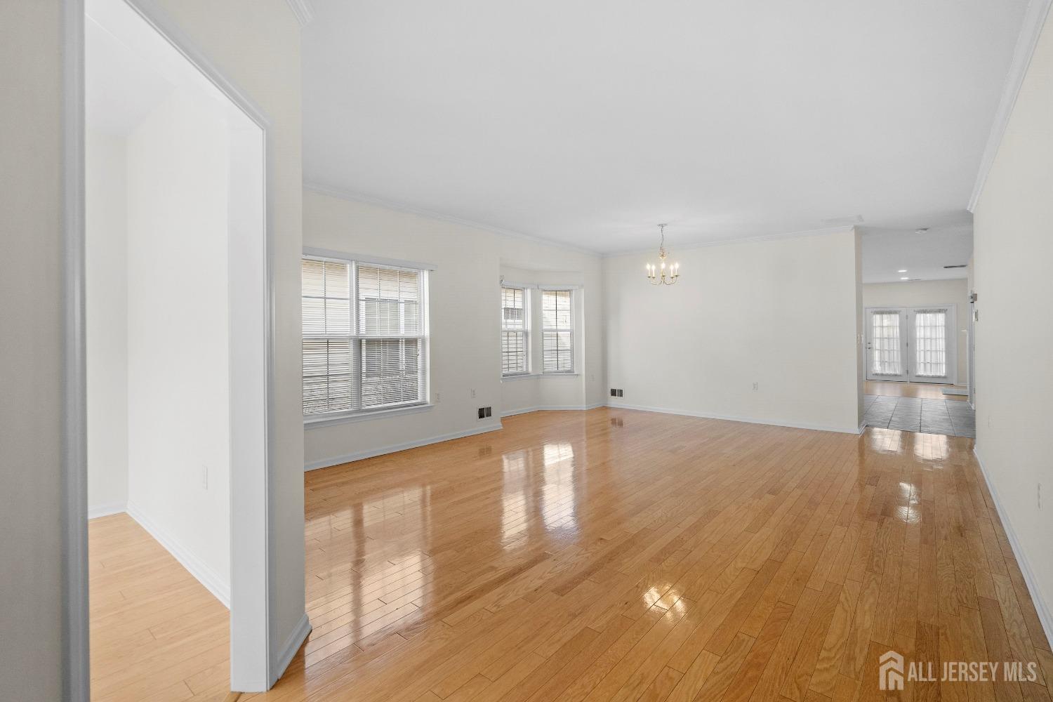 West Windsor, New Jersey 08550, United States, 2 Bedrooms Bedrooms, ,2 BathroomsBathrooms,Residential,Pending,7171
