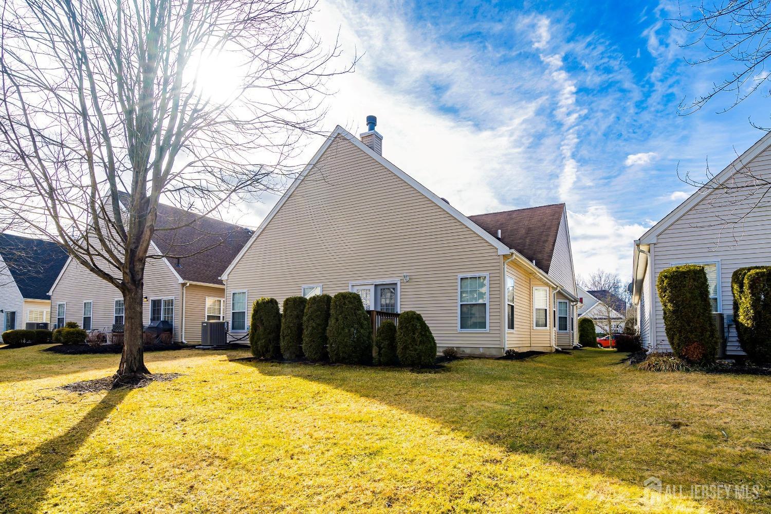 West Windsor, New Jersey 08550, United States, 2 Bedrooms Bedrooms, ,2 BathroomsBathrooms,Residential,Pending,7171