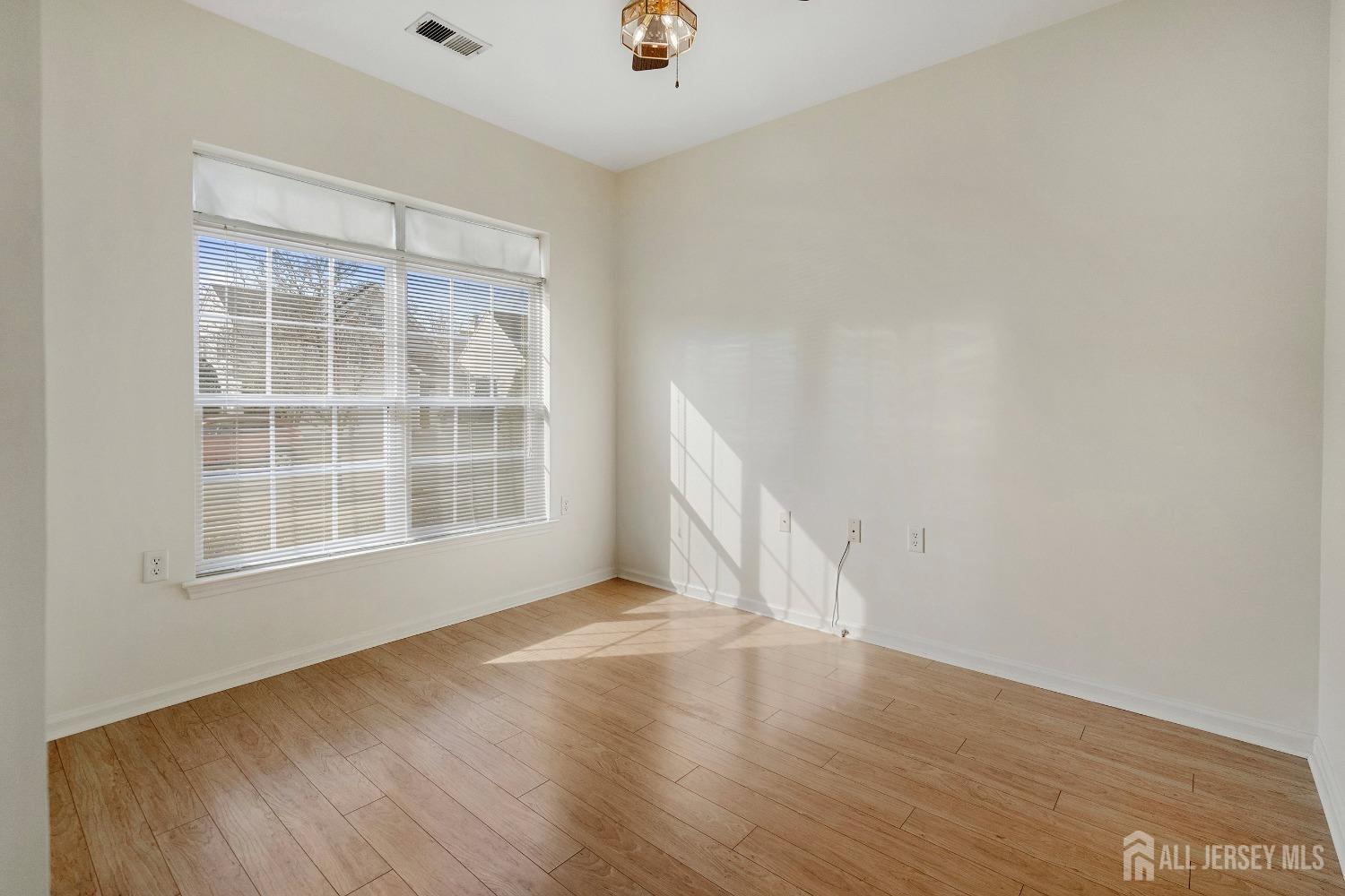 West Windsor, New Jersey 08550, United States, 2 Bedrooms Bedrooms, ,2 BathroomsBathrooms,Residential,Pending,7171