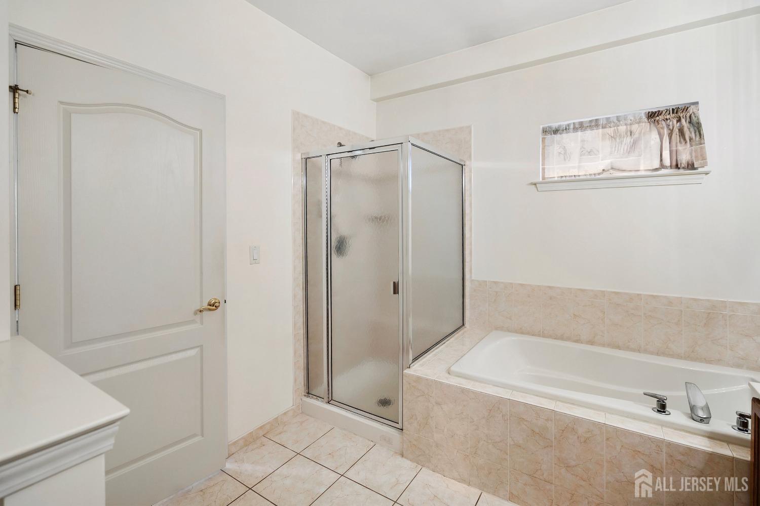 West Windsor, New Jersey 08550, United States, 2 Bedrooms Bedrooms, ,2 BathroomsBathrooms,Residential,Pending,7171