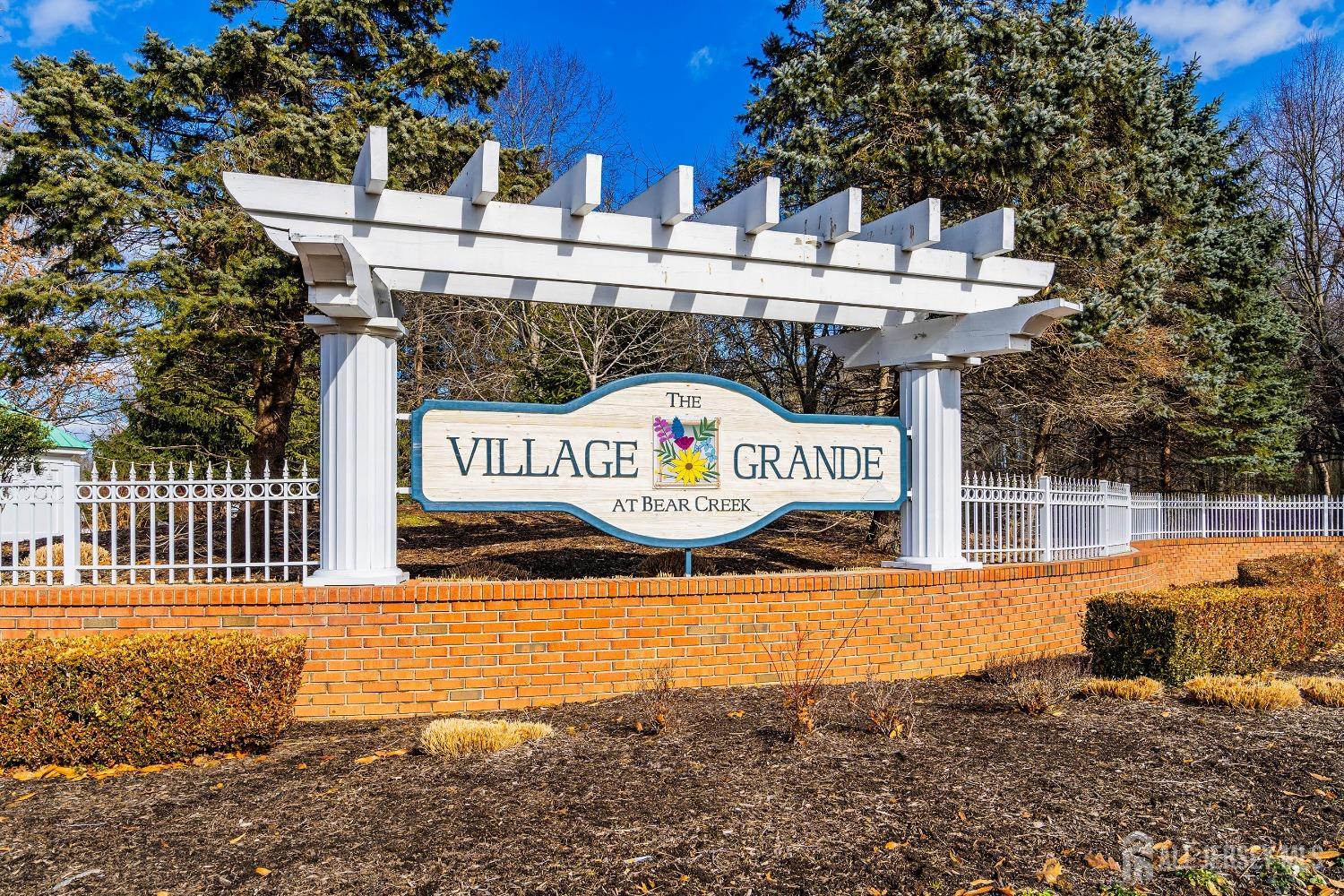 West Windsor, New Jersey 08550, United States, 2 Bedrooms Bedrooms, ,2 BathroomsBathrooms,Residential,Pending,7171