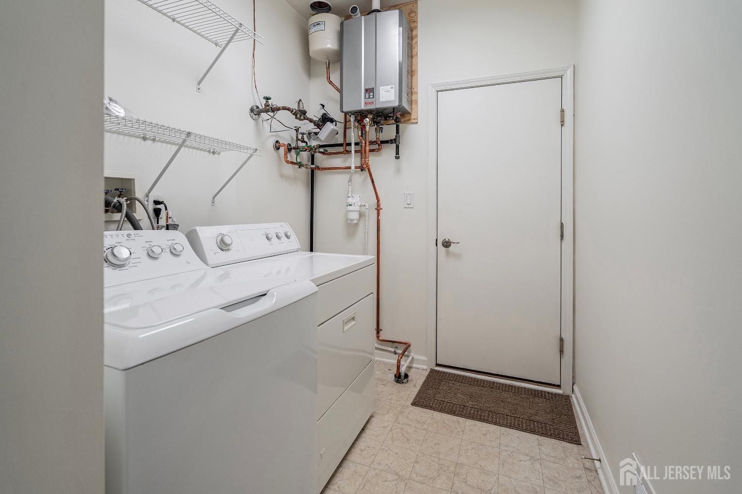 West Windsor, New Jersey 08550, United States, 2 Bedrooms Bedrooms, ,2 BathroomsBathrooms,Residential,Pending,7171