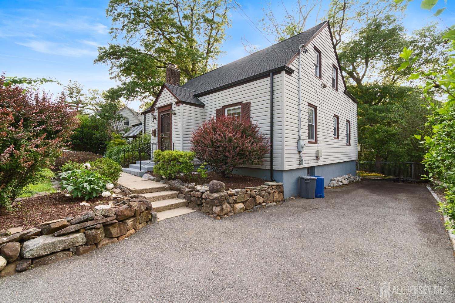 7 Woods End Road, West Orange, New Jersey image 2