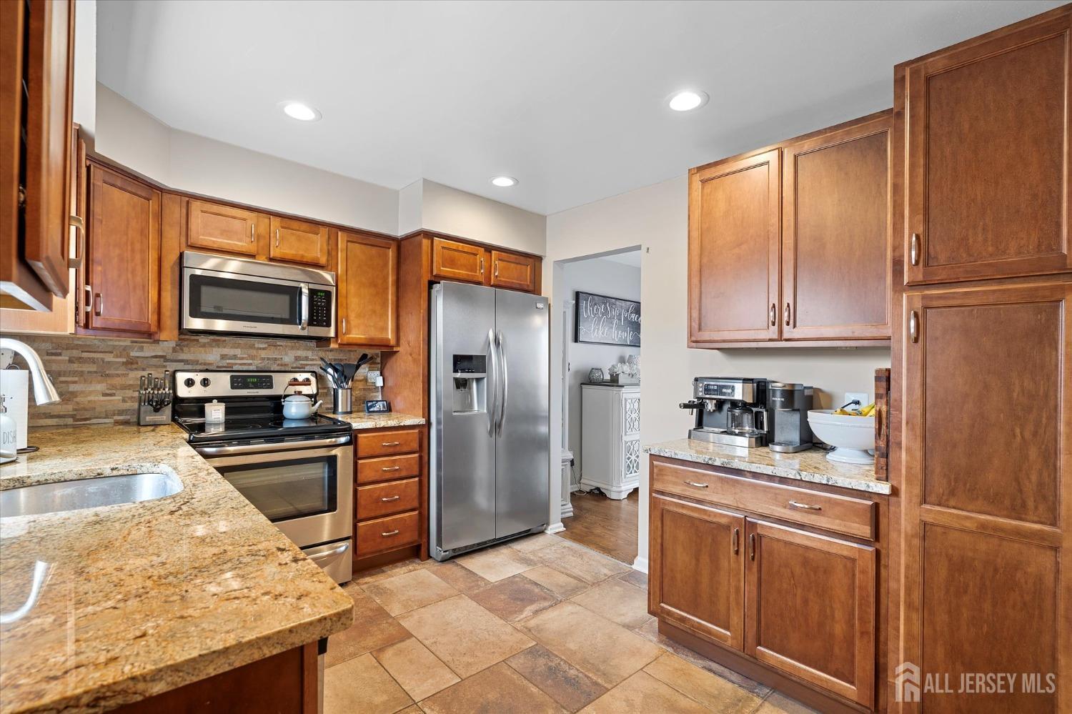 8 Canterbury Court, Sayreville, New Jersey image 10