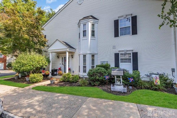 401 HARVEST LN, MONMOUTH JUNCTION, NJ 08852 - Image 7bb1ff451732bcc0790ffb098b2bb8bc/1141977833