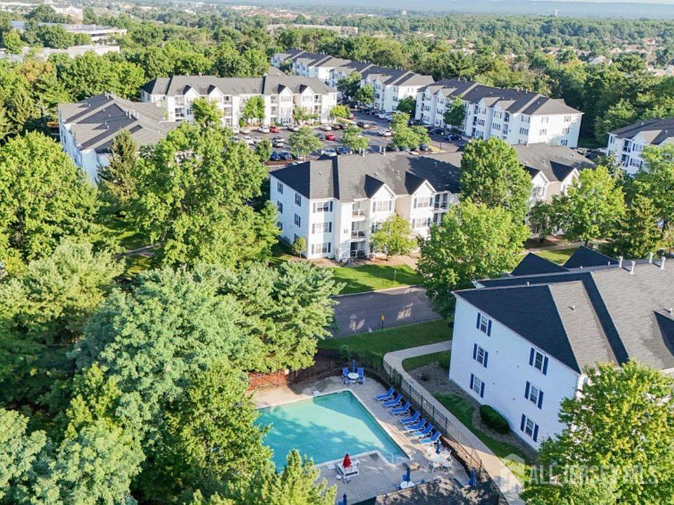 921 Waterford Drive #921, Edison, New Jersey image 2