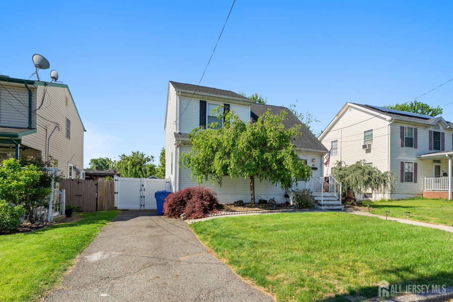 81 Lockwood Avenue