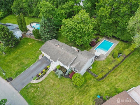 Homes For Sale - 18 Mary Ellen Drive<br/> Edison, NJ 08820