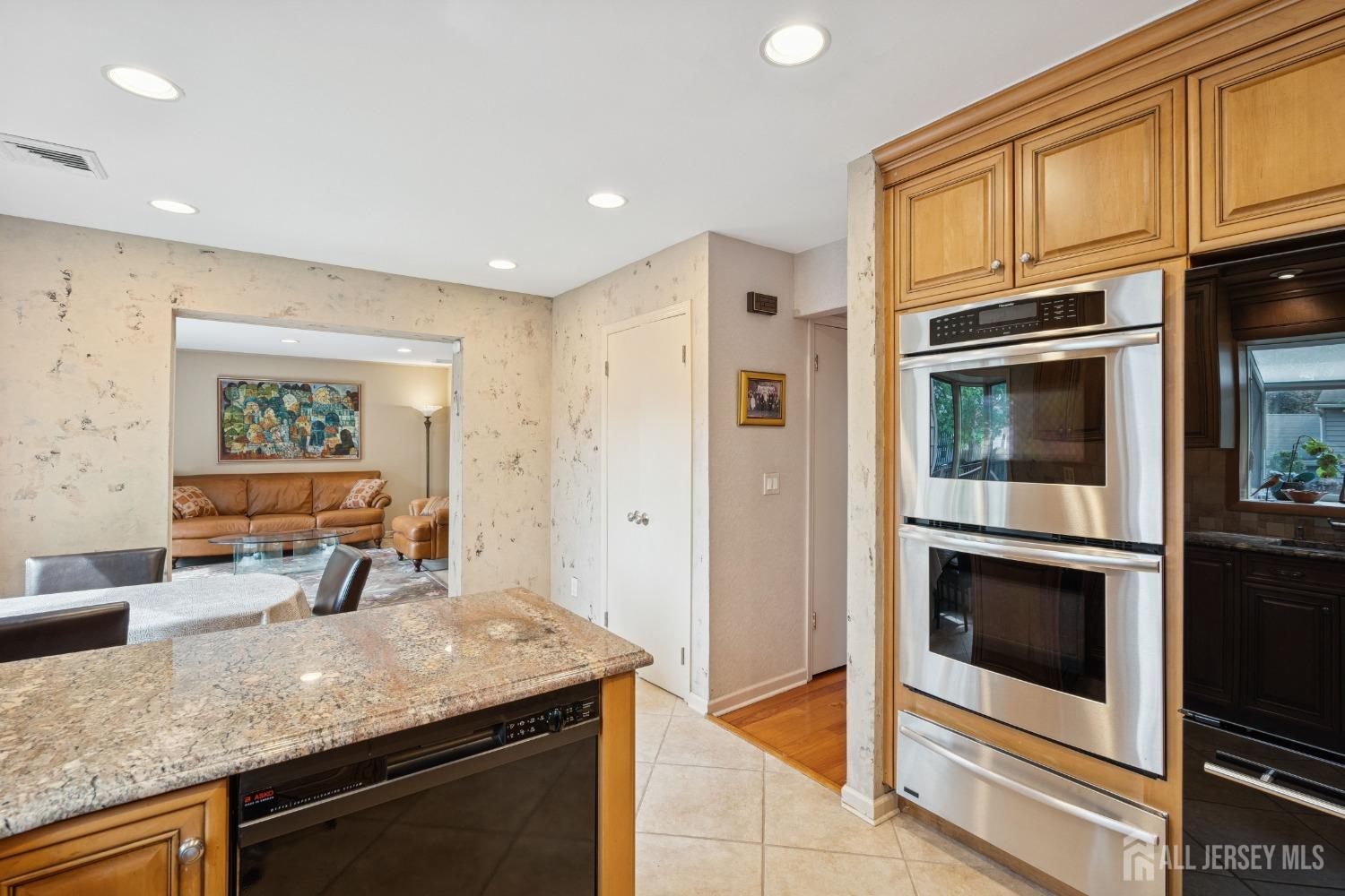 35 Edgemount Road, Edison, New Jersey image 13