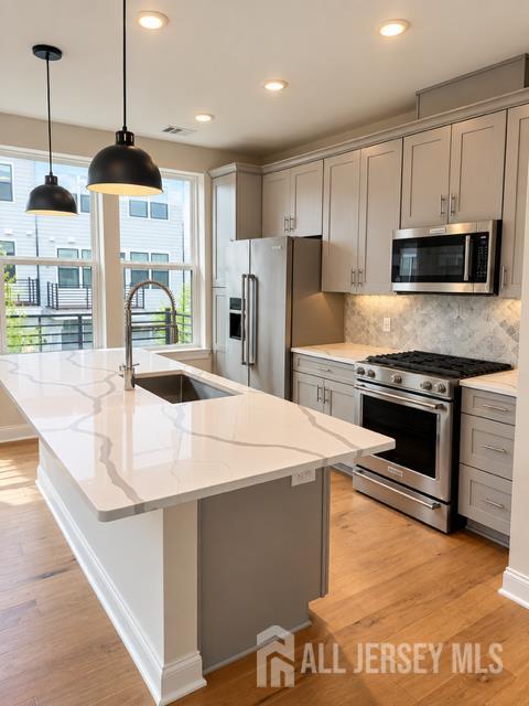 Townhouse For Rent - 220 Lyla Lane<br/> Middlesex County, New Brunswick, NJ 08901