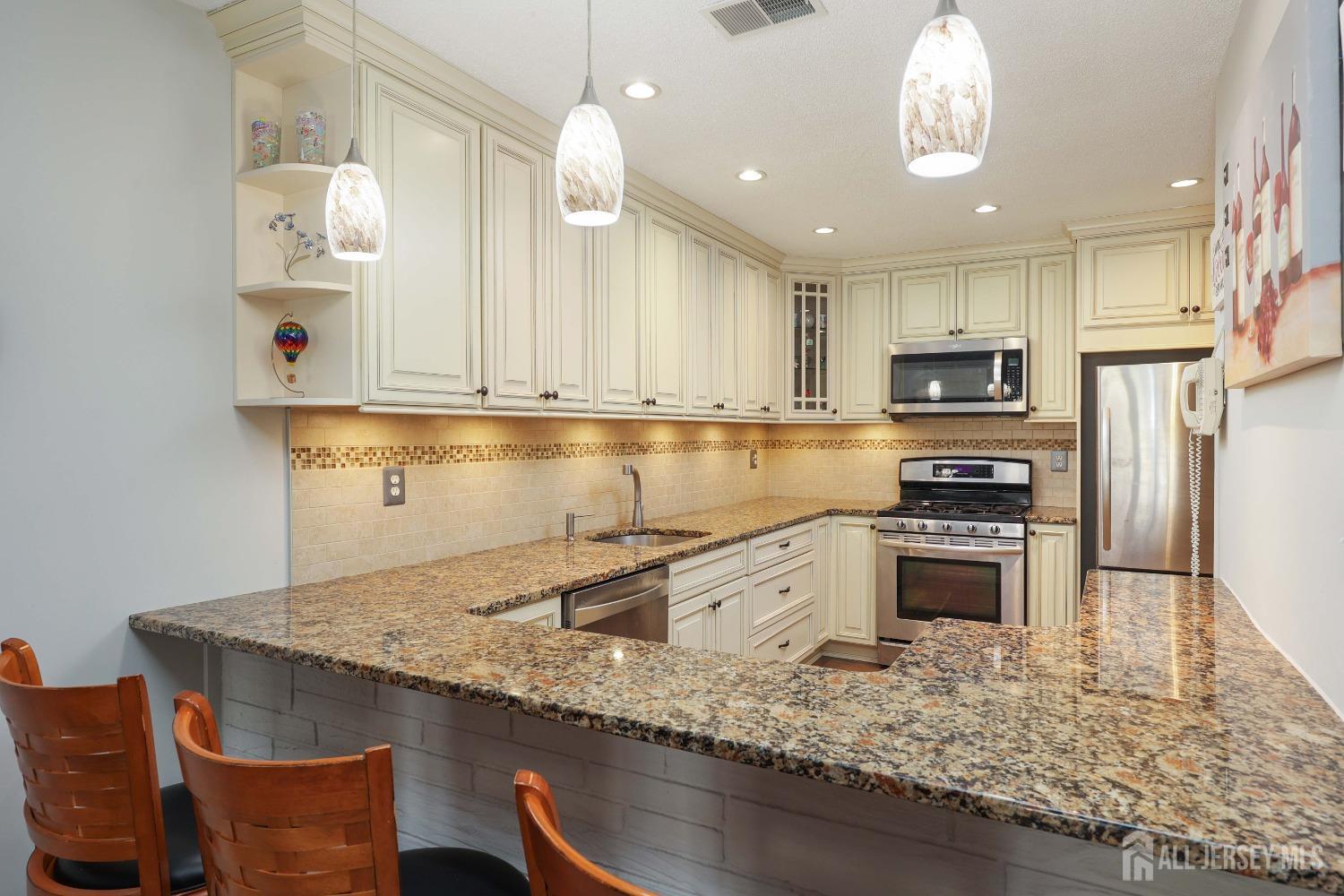 21 Lexington Circle, Old Bridge, New Jersey image 8