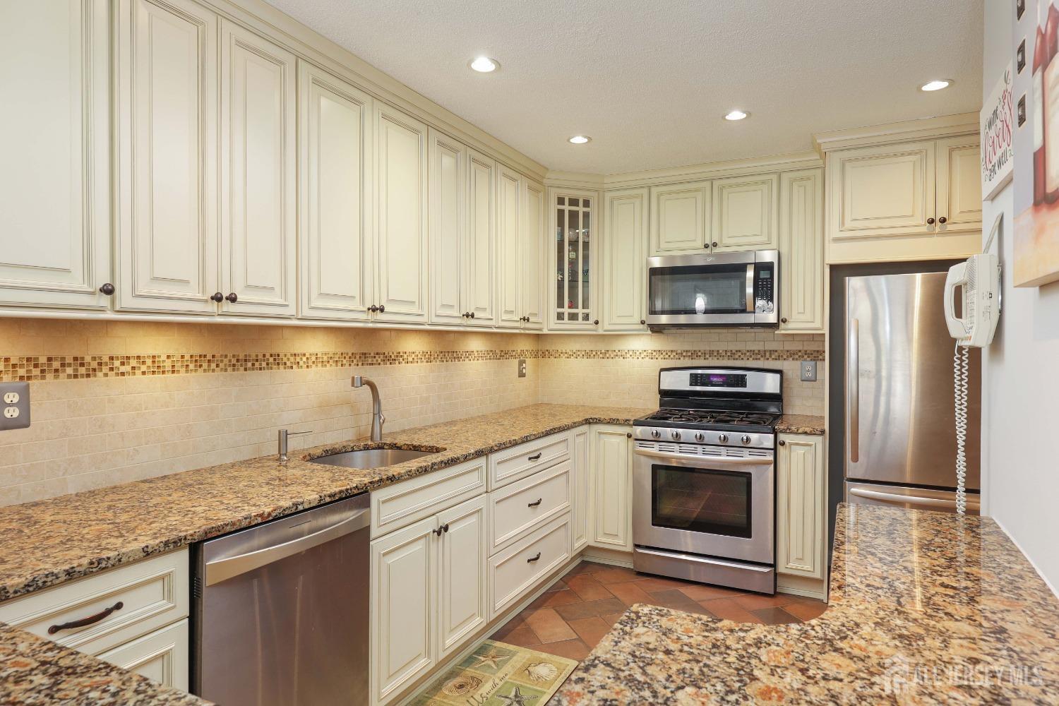 21 Lexington Circle, Old Bridge, New Jersey image 9
