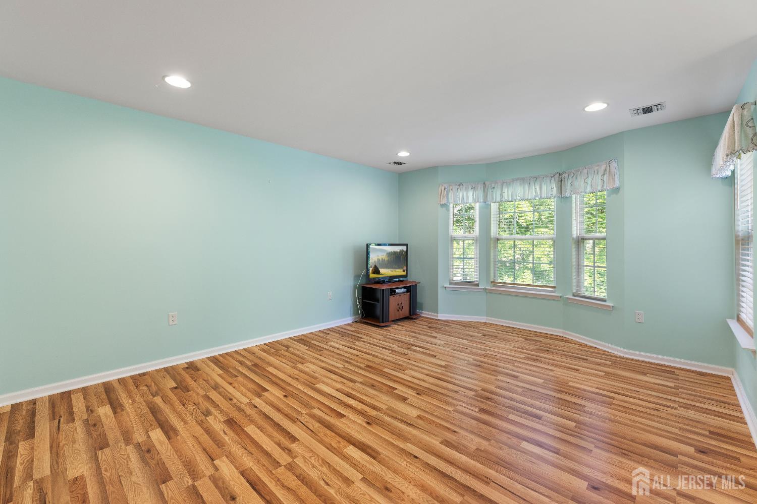 107 Forest Drive, Piscataway, New Jersey image 6