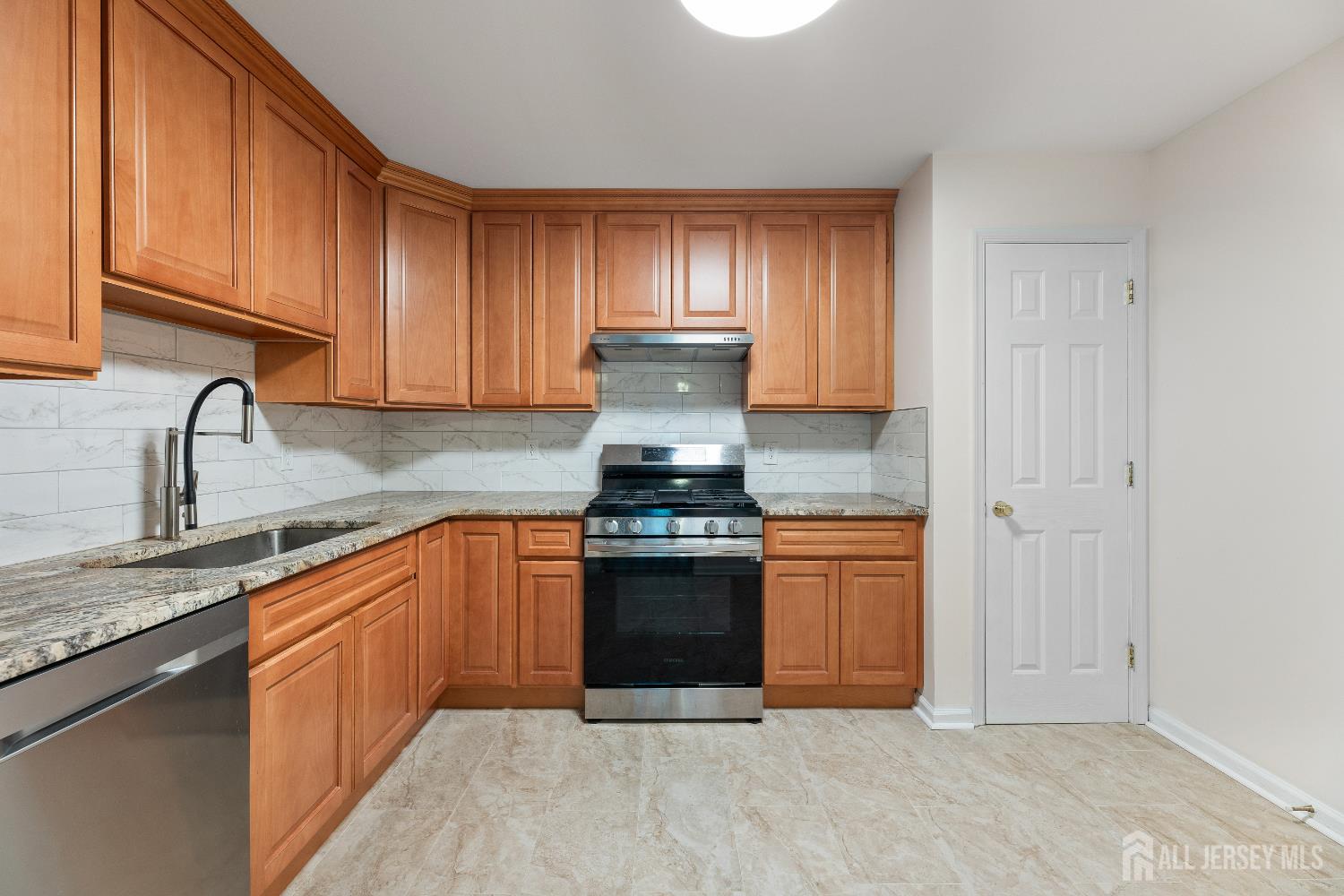 107 Forest Drive, Piscataway, New Jersey image 14