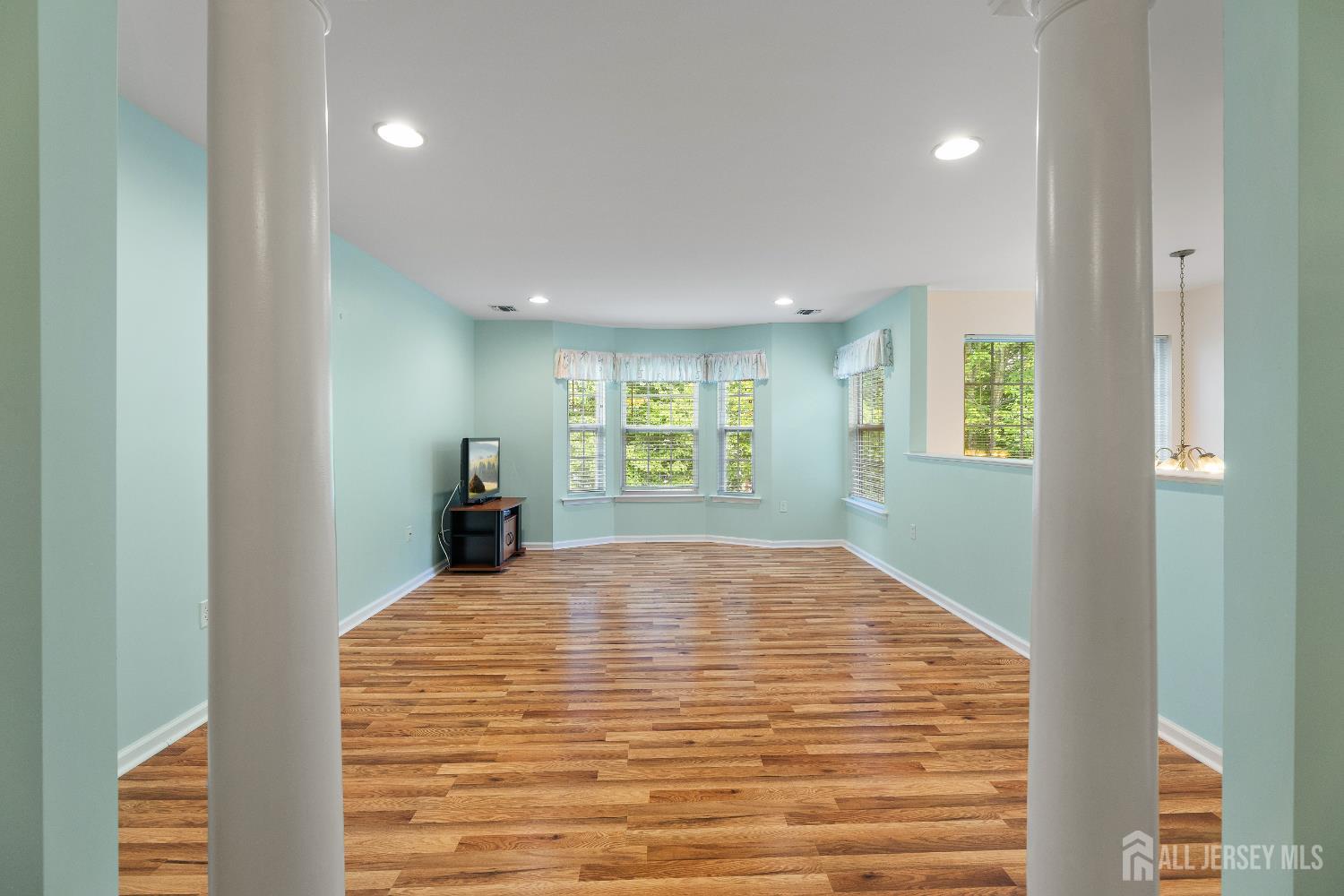 107 Forest Drive, Piscataway, New Jersey image 8