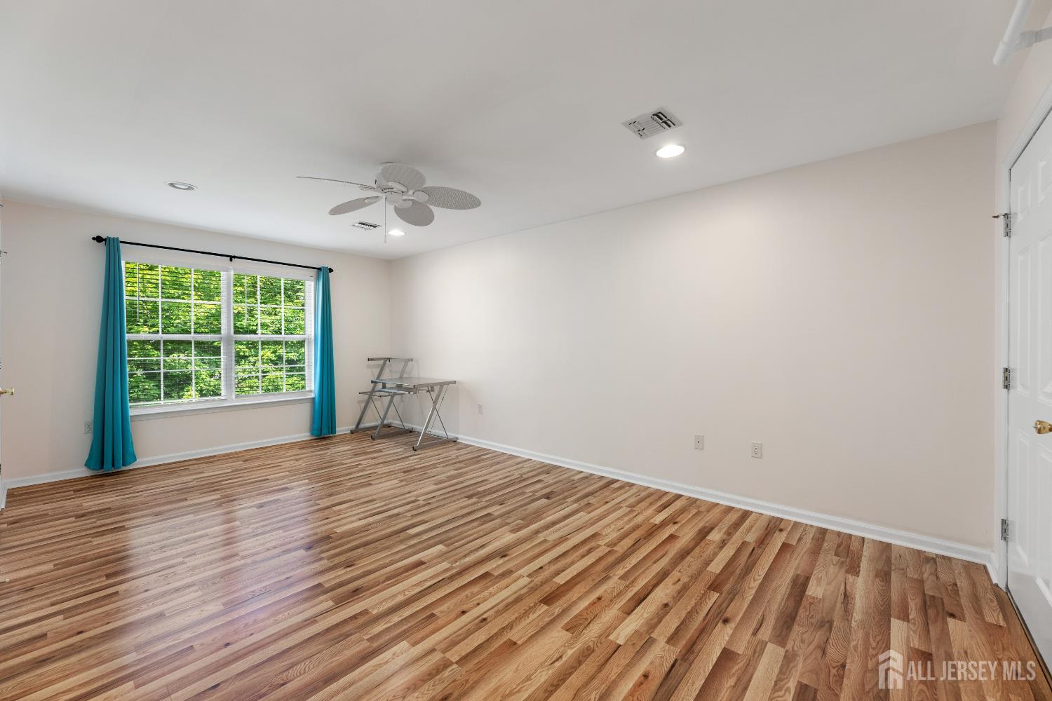 107 Forest Drive, Piscataway, New Jersey image 16