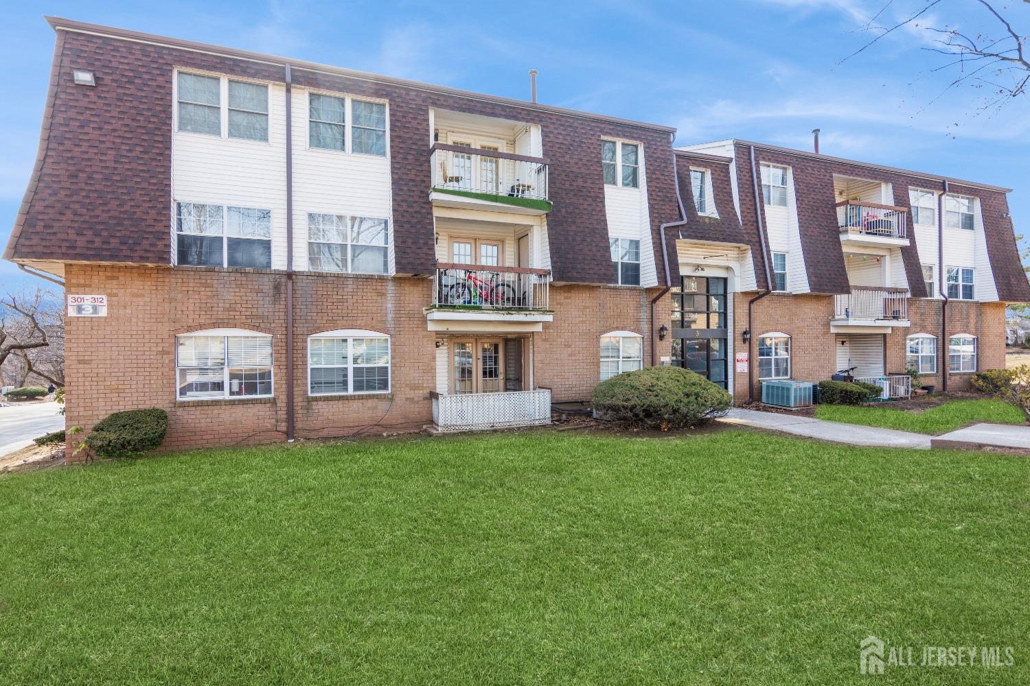 307 Green Hollow Drive, Iselin, New Jersey image 1