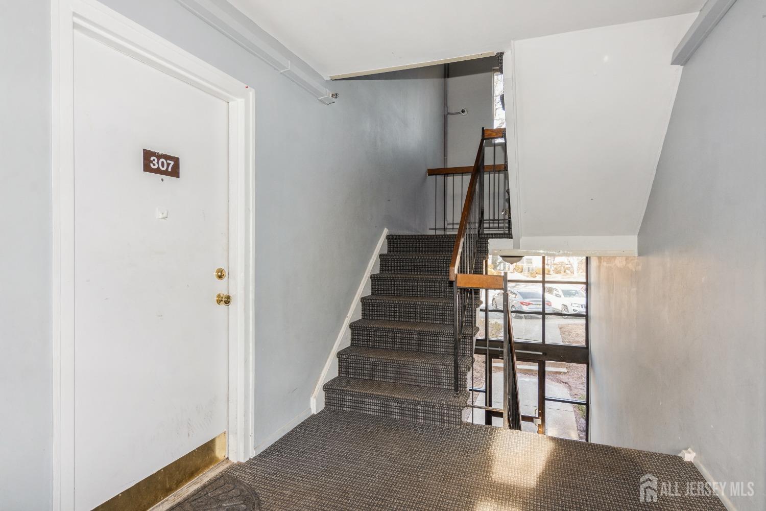 307 Green Hollow Drive, Iselin, New Jersey image 3
