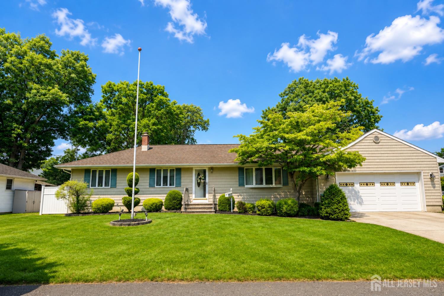 Photo 1 of 39 — 16 Ivy Place, Monroe, NJ 08831
