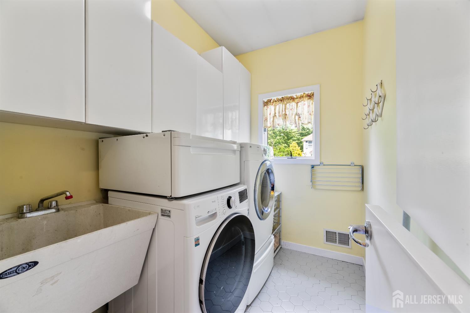 10 Jason Drive, East Brunswick, New Jersey image 16