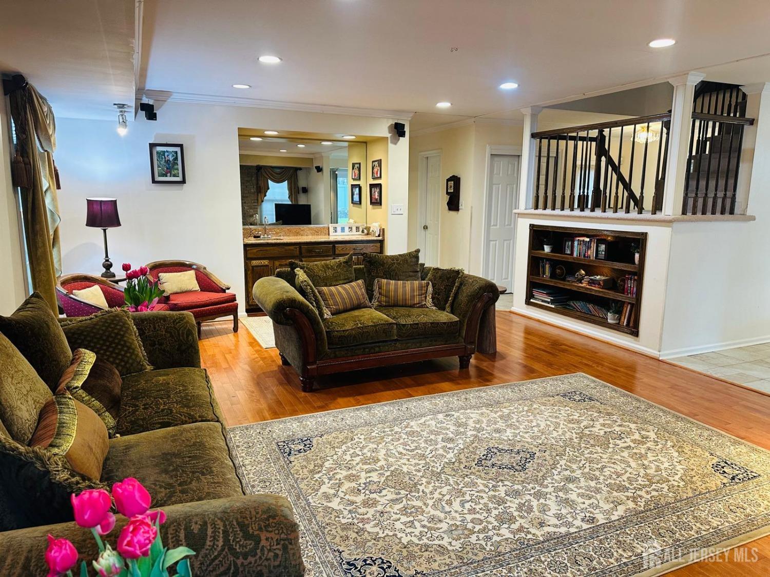 2 Pine Ridge Drive Drive, Edison, New Jersey image 2