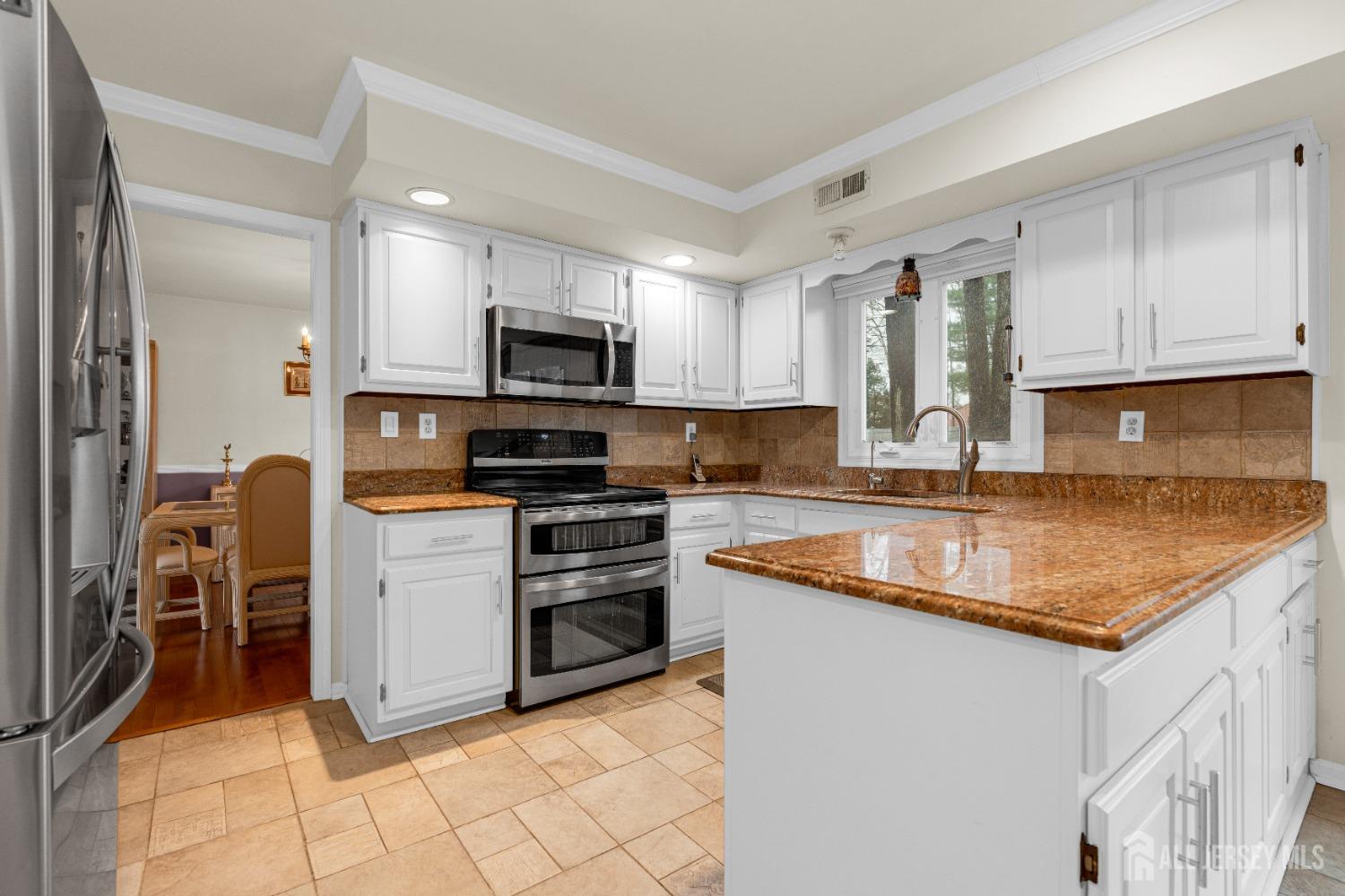 2 Pine Ridge Drive Drive, Edison, New Jersey image 16