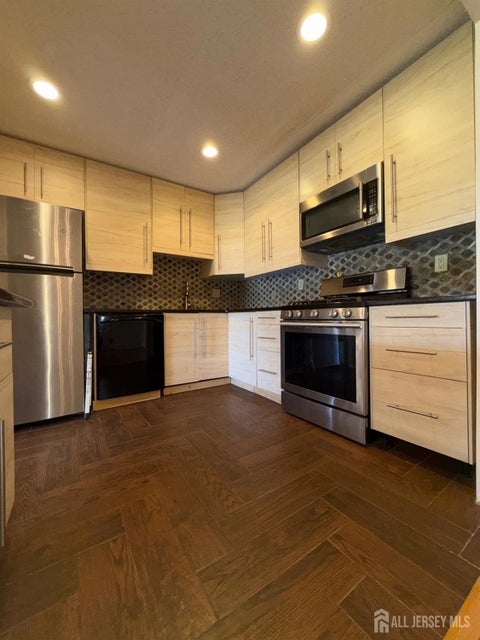Condo For Sale - 380 Lancaster Court<br/> Middlesex County, Piscataway, NJ 08854