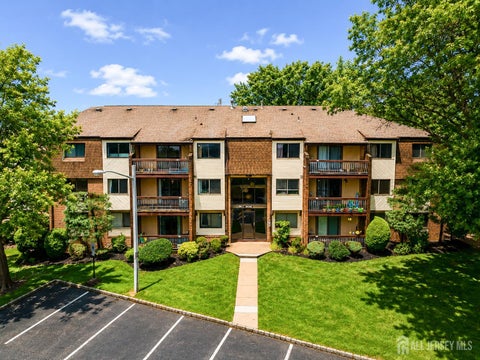 Condo For Sale - 201 Edison Glen Terrace<br/> Middlesex County, Edison, NJ 08837