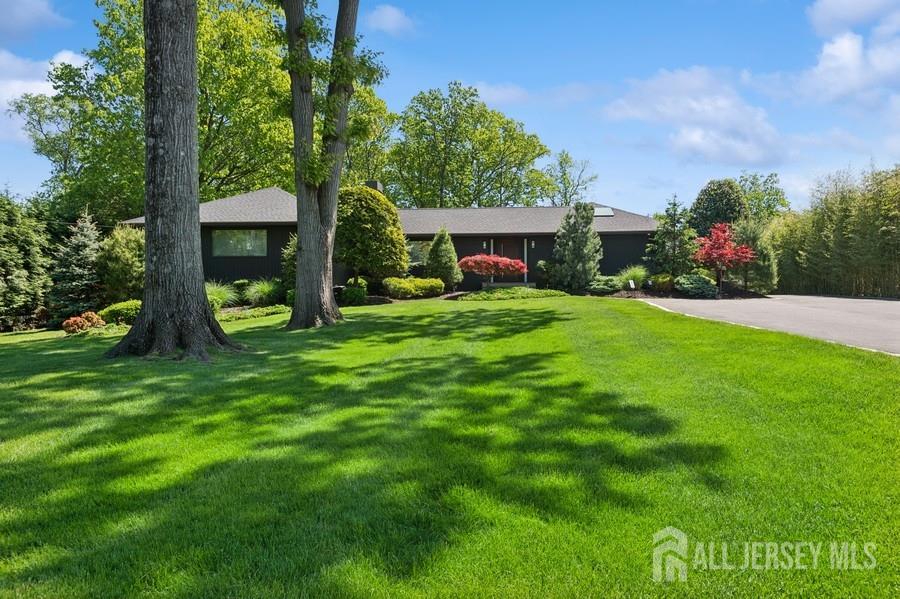 29 Oak Grove Lane, Edison, New Jersey image 1